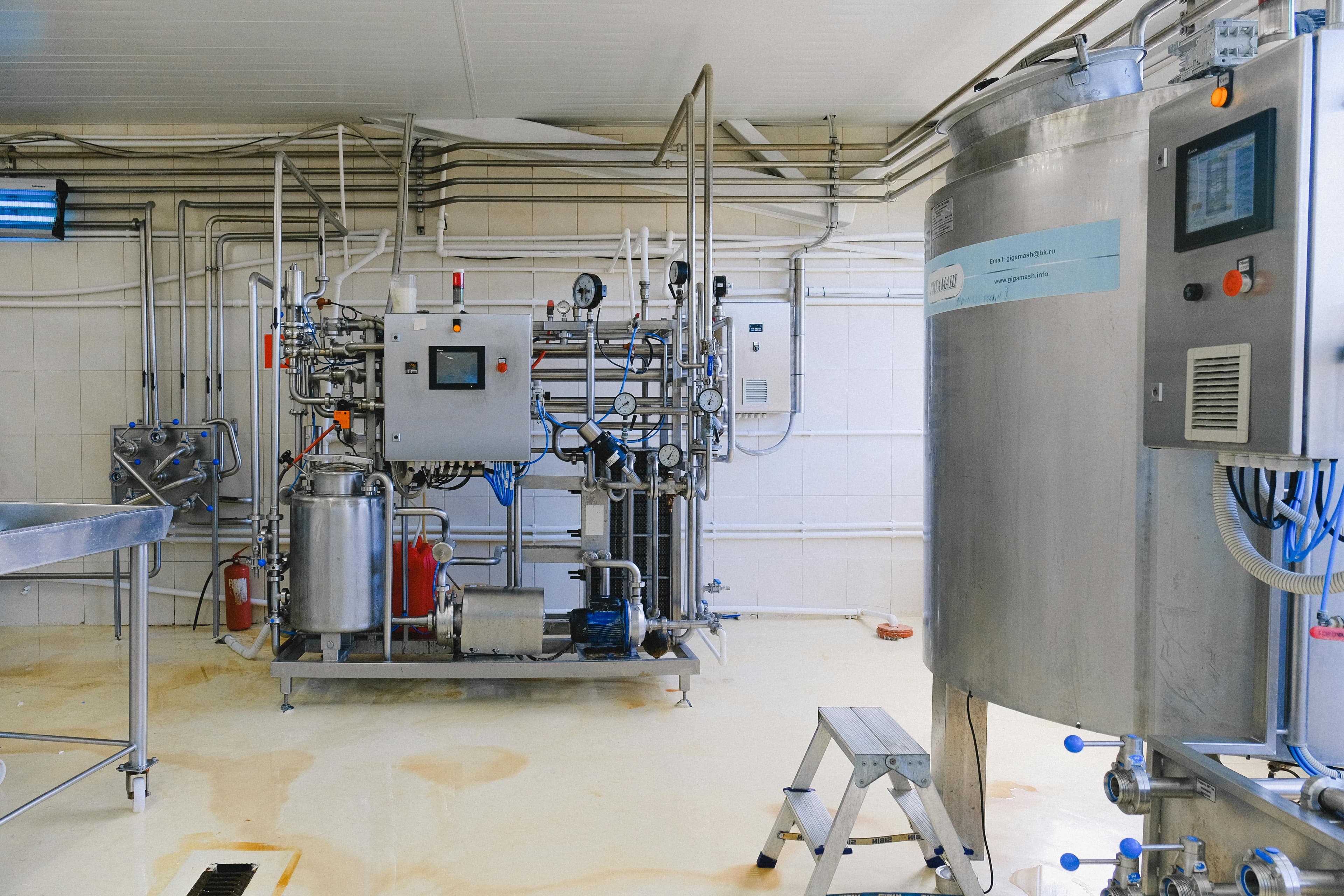 Mechanical room with buffer tanks